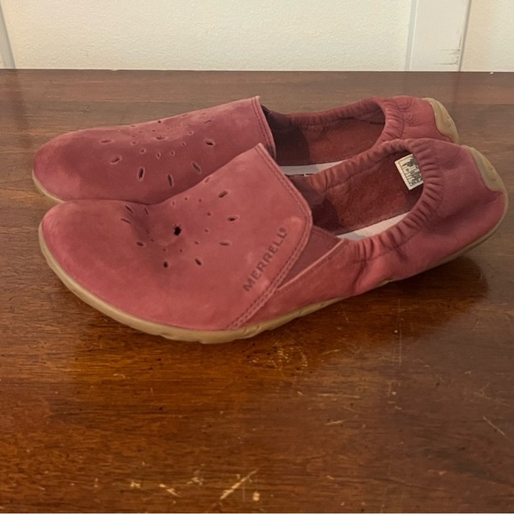 Merrell Women's Burgundy Flats NWOT size 7 so comfy! - Picture 2 of 7